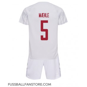 Dänemark Joakim Maehle #5 Replik Auswärtstrikot Kinder WM 2022 Kurzarm (+ Kurze Hosen)